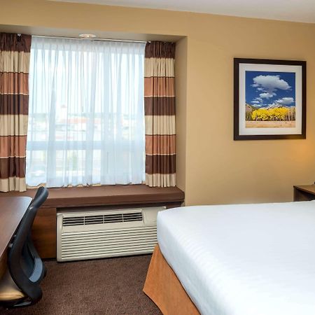 Microtel Inn & Suites By Wyndham Red Deer Exteriér fotografie