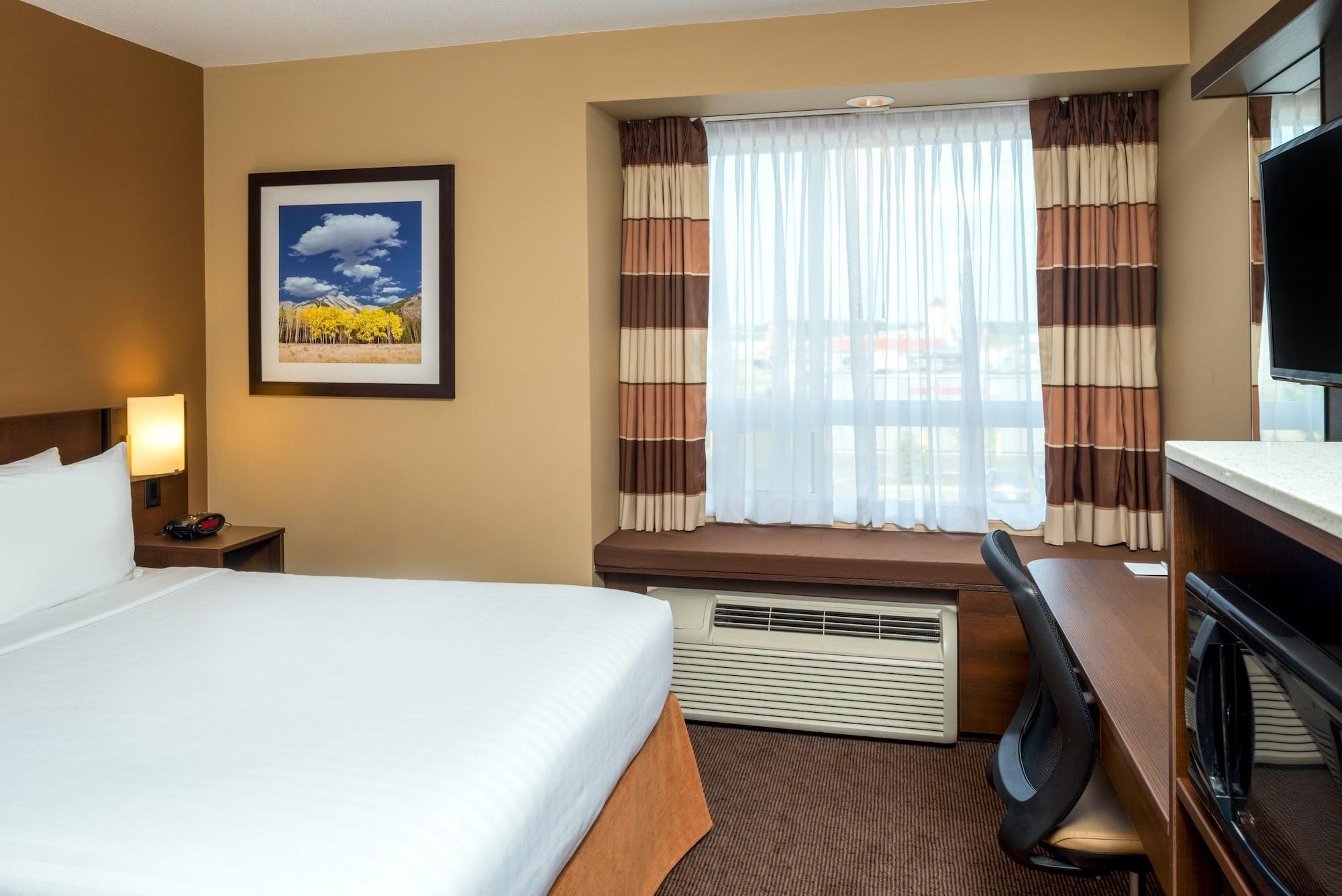 Microtel Inn & Suites By Wyndham Red Deer Exteriér fotografie