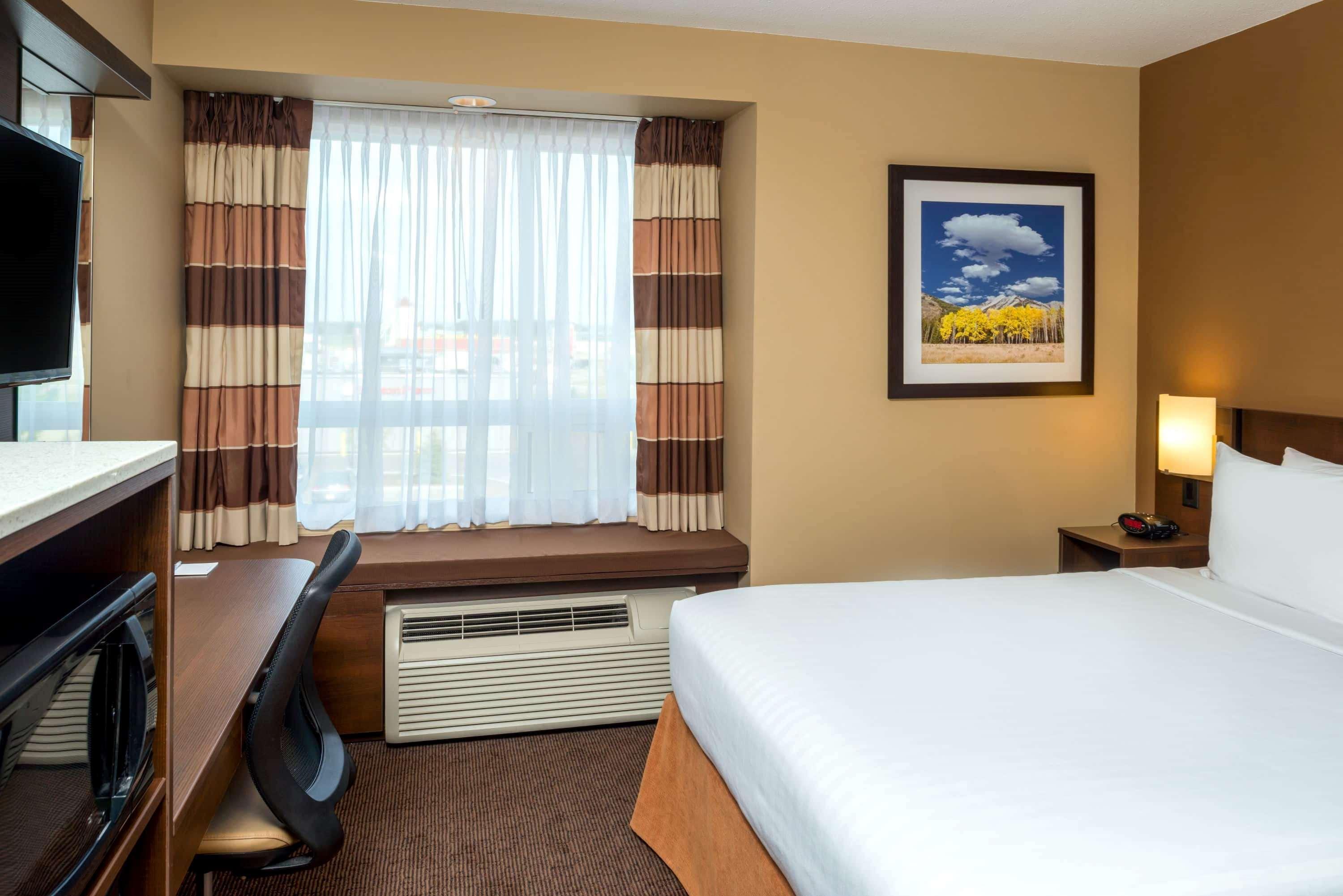 Microtel Inn & Suites By Wyndham Red Deer Exteriér fotografie