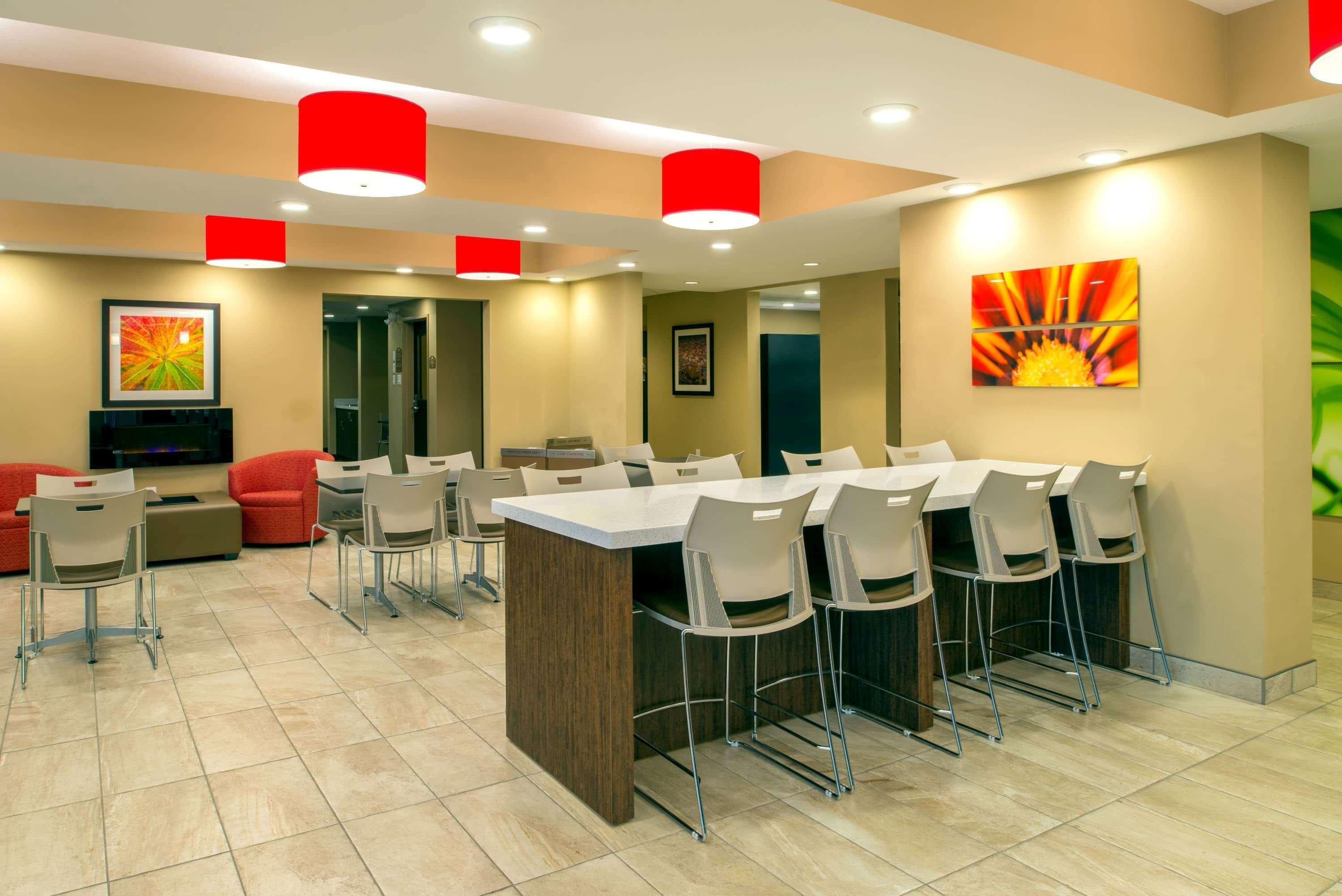 Microtel Inn & Suites By Wyndham Red Deer Exteriér fotografie