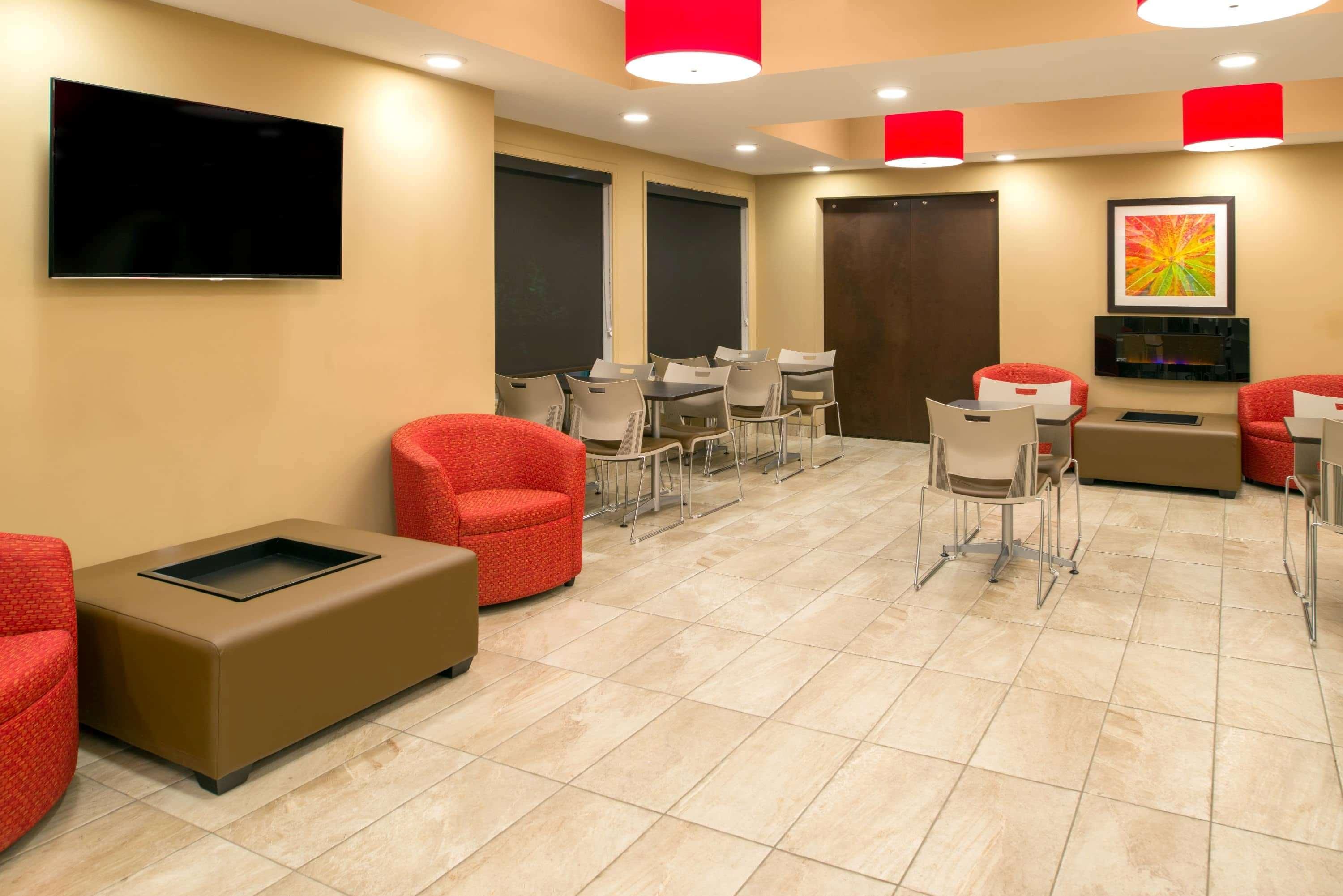Microtel Inn & Suites By Wyndham Red Deer Exteriér fotografie