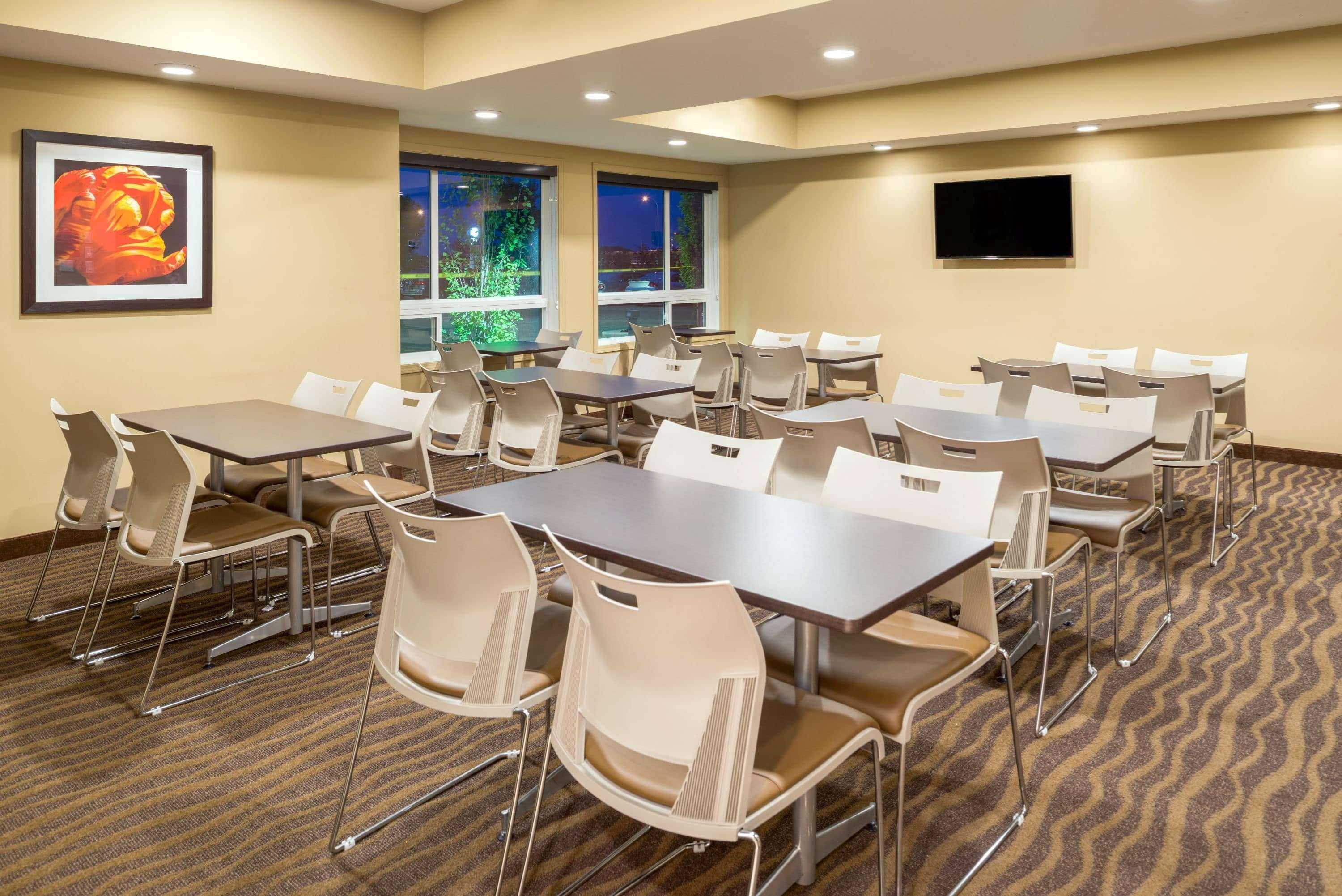Microtel Inn & Suites By Wyndham Red Deer Exteriér fotografie