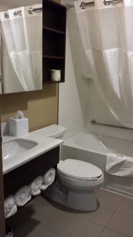 Microtel Inn & Suites By Wyndham Red Deer Pokoj fotografie