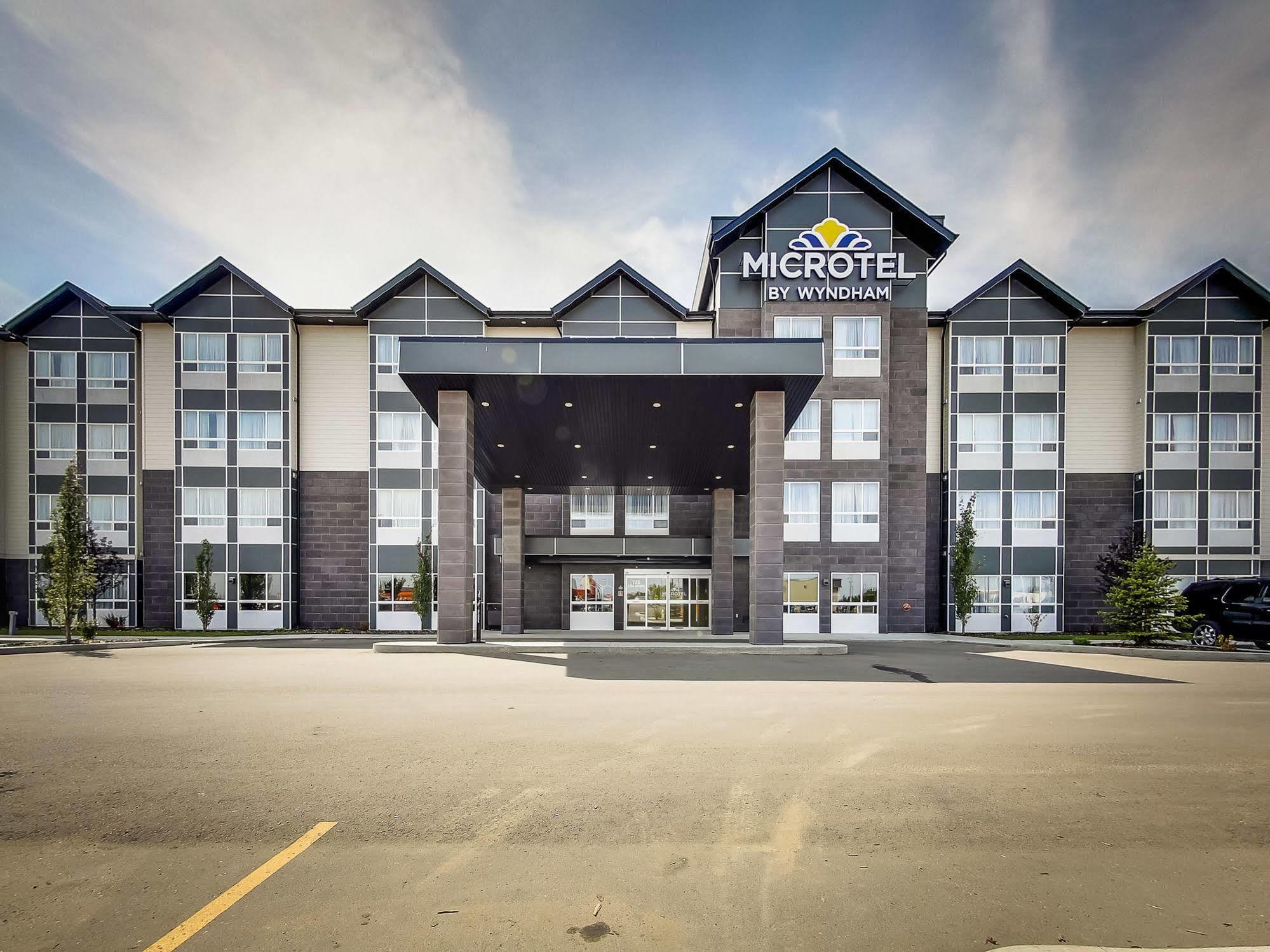 Microtel Inn & Suites By Wyndham Red Deer Exteriér fotografie